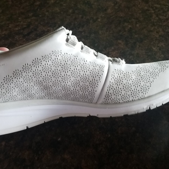 NWOB Zerotie Fresh Breeze Whisper Gray sneaker - Picture 7 of 9